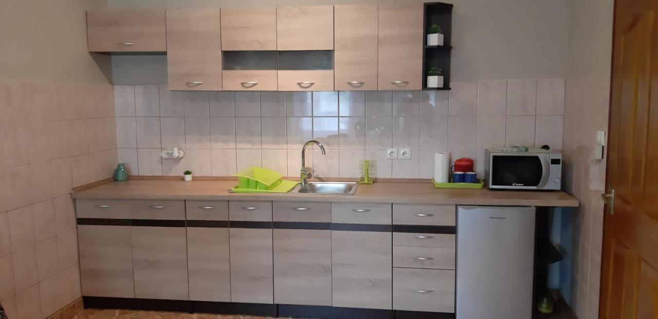 Flora Apartman ยูลา ภายนอก รูปภาพ