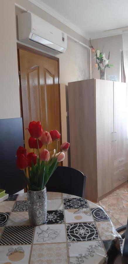 Flora Apartman ยูลา ภายนอก รูปภาพ