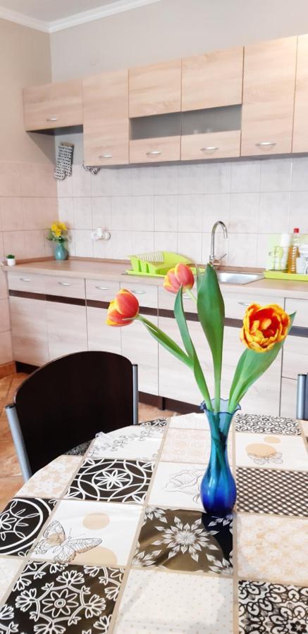 Flora Apartman ยูลา ภายนอก รูปภาพ
