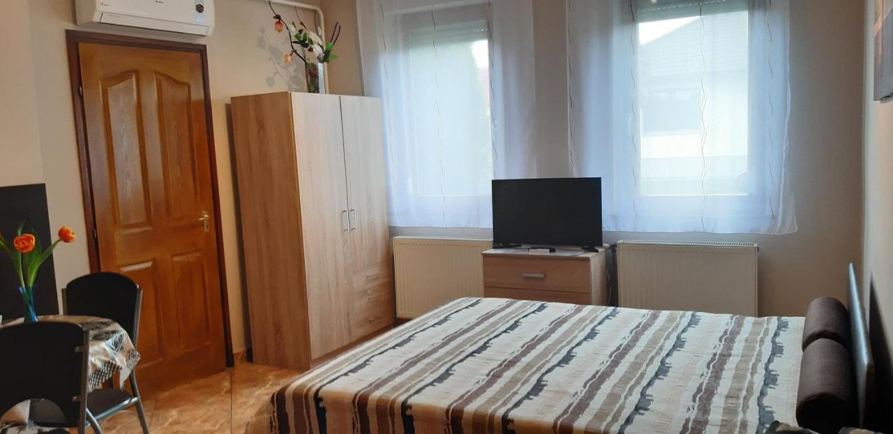 Flora Apartman ยูลา ภายนอก รูปภาพ
