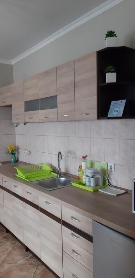 Flora Apartman ยูลา ภายนอก รูปภาพ